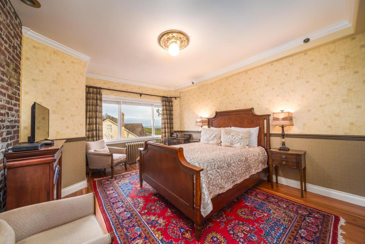 Dashwood Manor Seaside Bed & Breakfast Victoria Exterior photo