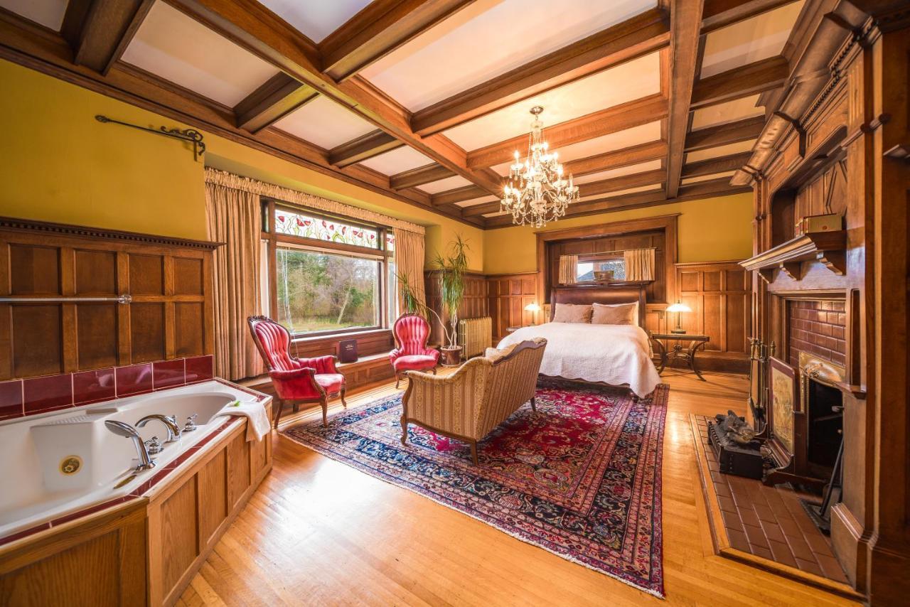 Dashwood Manor Seaside Bed & Breakfast Victoria Exterior photo