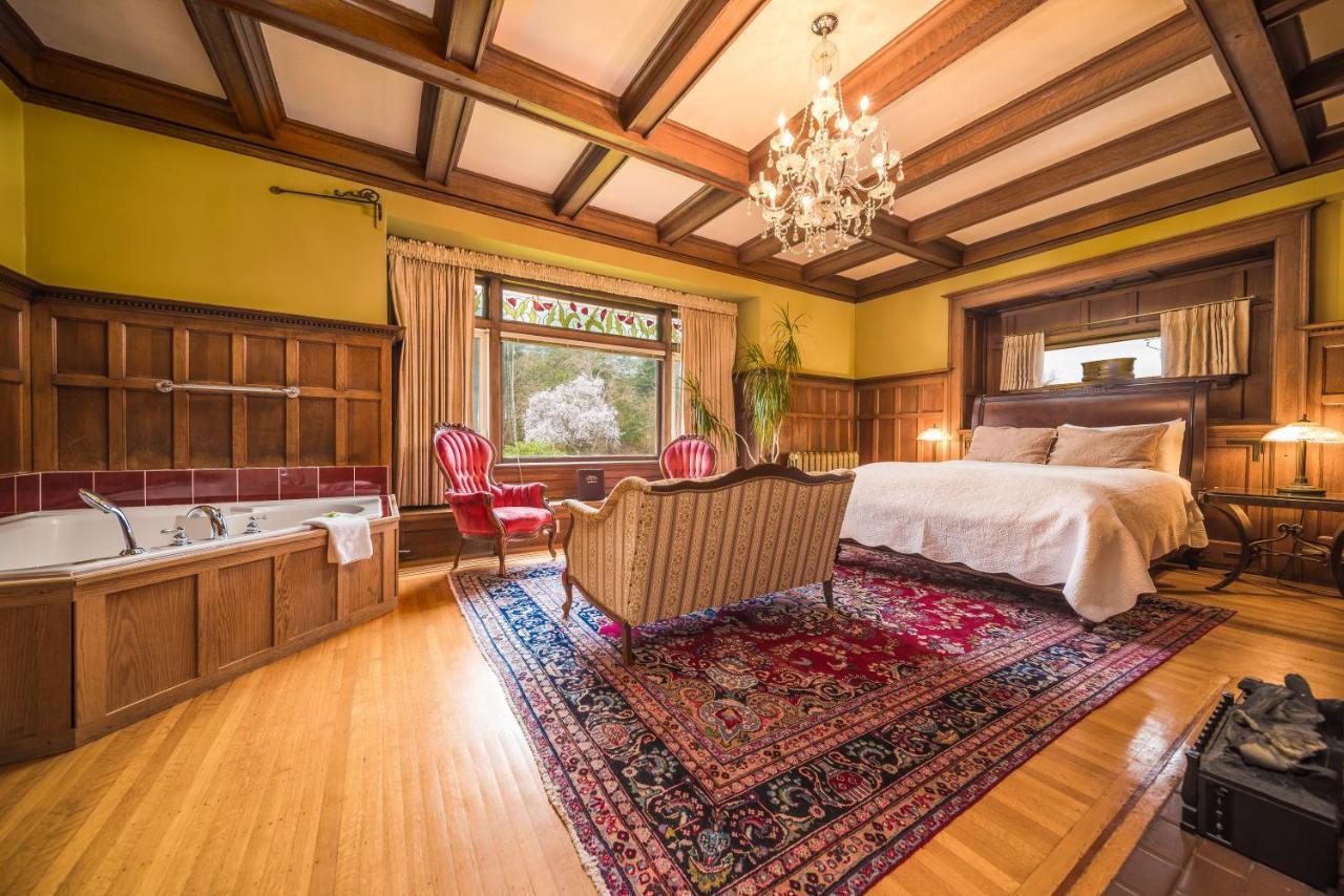 Dashwood Manor Seaside Bed & Breakfast Victoria Exterior photo