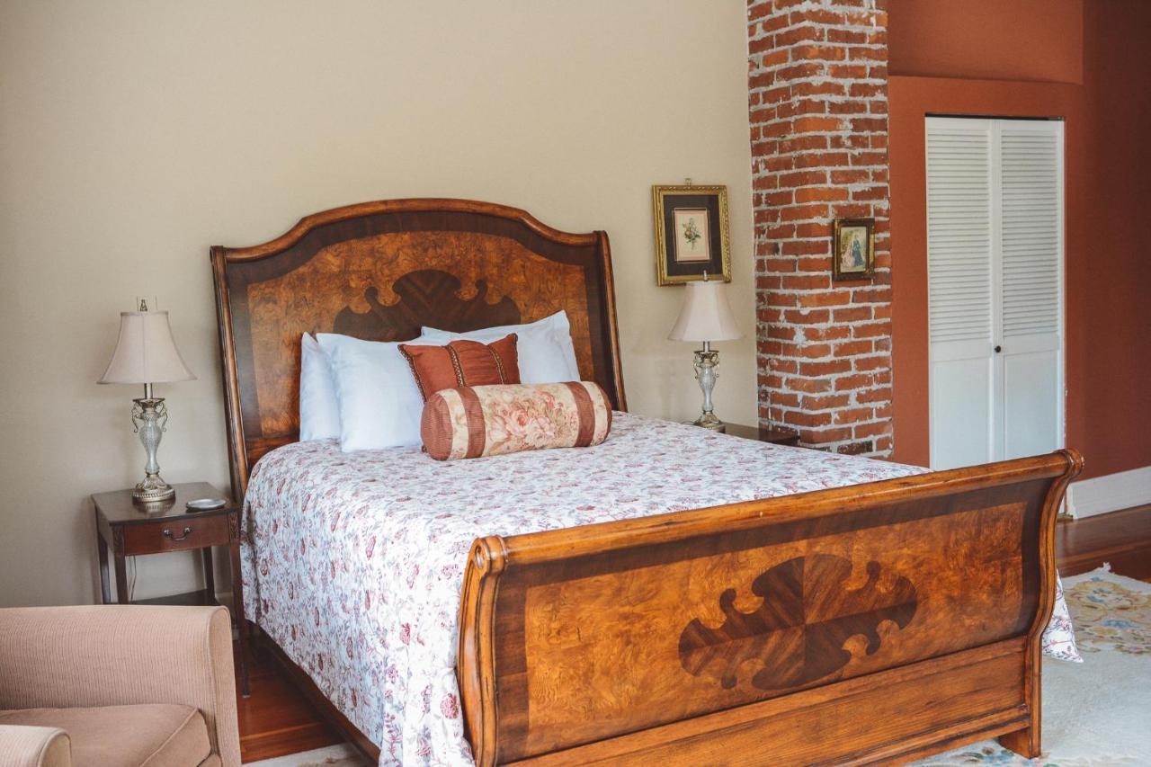 Dashwood Manor Seaside Bed & Breakfast Victoria Exterior photo