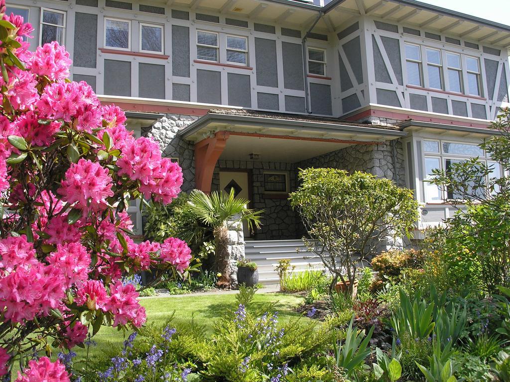 Dashwood Manor Seaside Bed & Breakfast Victoria Exterior photo