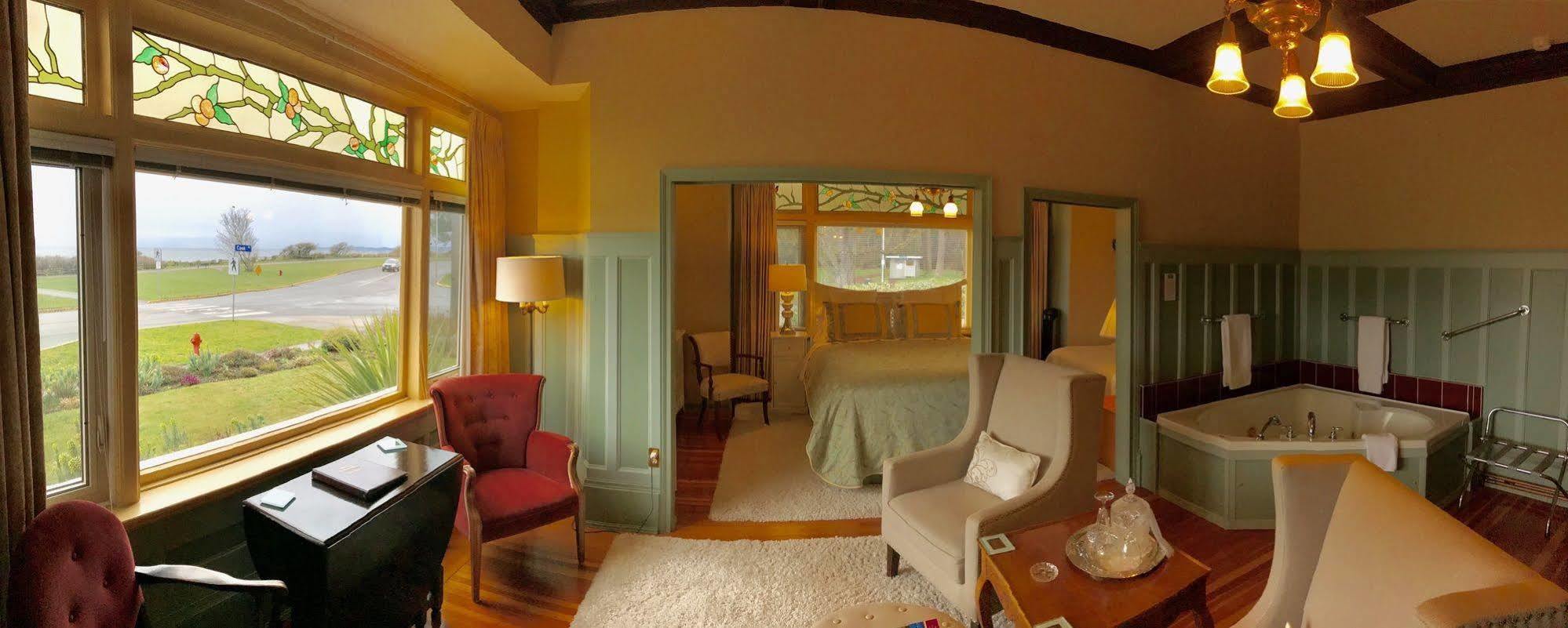 Dashwood Manor Seaside Bed & Breakfast Victoria Exterior photo