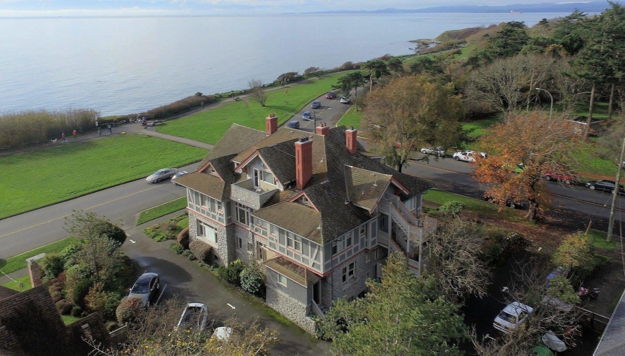 Dashwood Manor Seaside Bed & Breakfast Victoria Exterior photo