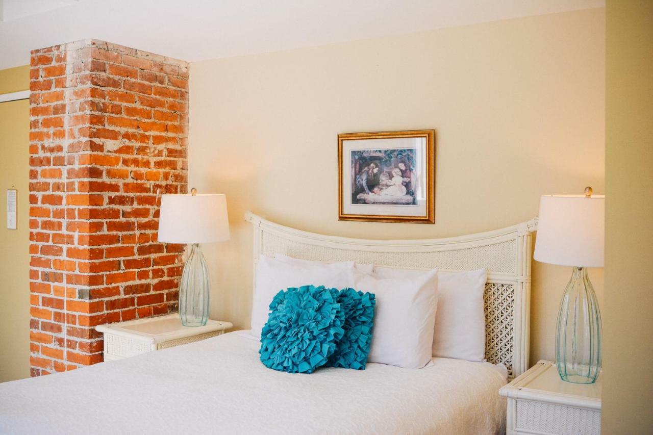 Dashwood Manor Seaside Bed & Breakfast Victoria Exterior photo
