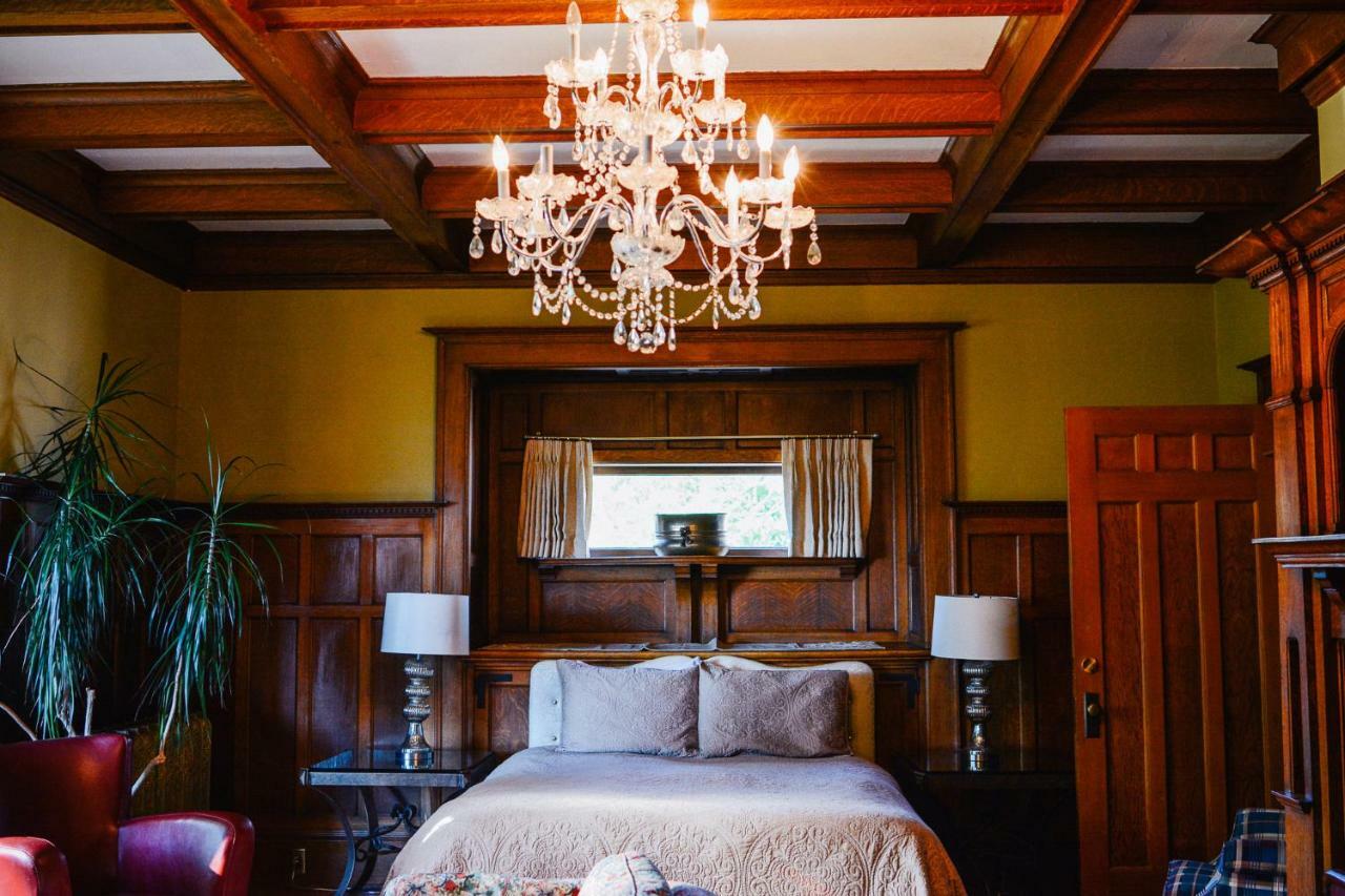 Dashwood Manor Seaside Bed & Breakfast Victoria Exterior photo