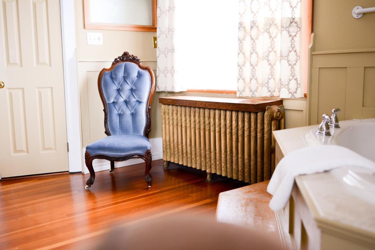 Dashwood Manor Seaside Bed & Breakfast Victoria Exterior photo
